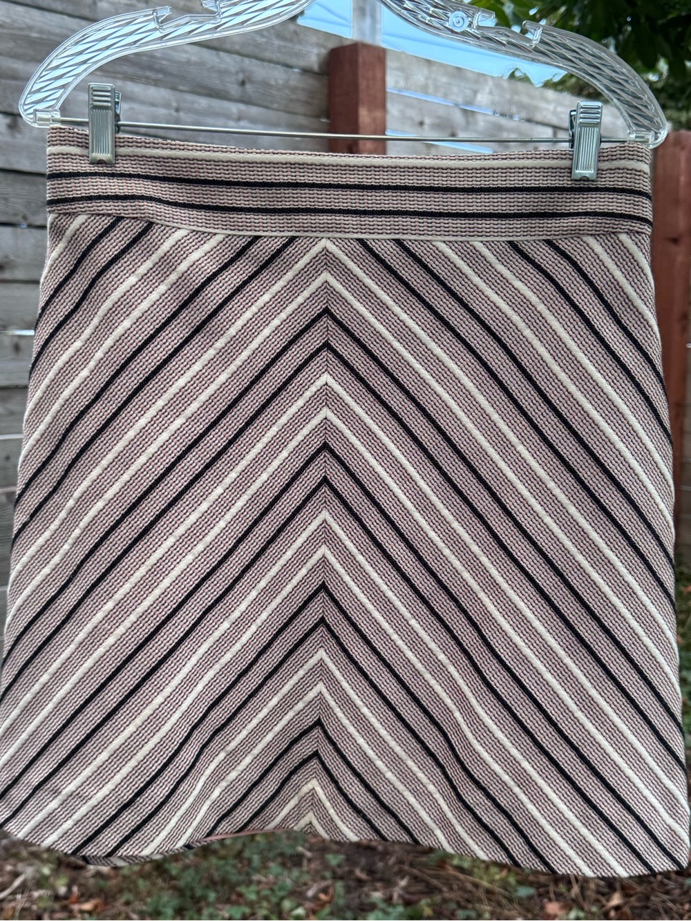 Like new LOFT Skirt, above the knee, lined. Pale peach, white, black woven M